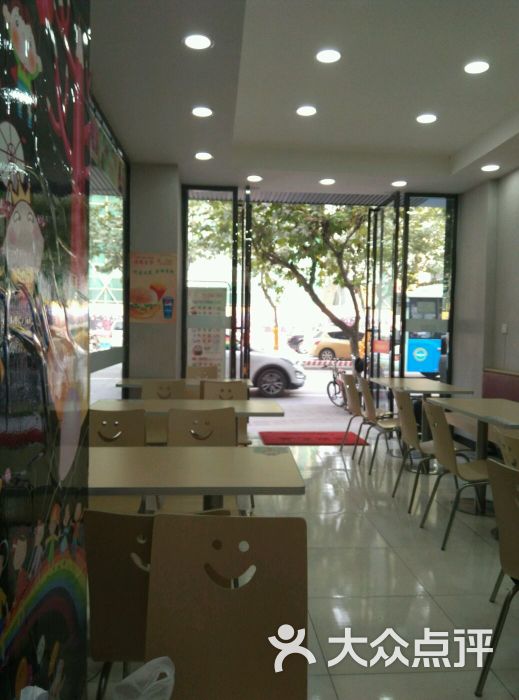 TOM舌尖攻略汉堡店-美食-佛山王子-大众点评眉山上炸鸡美食的图片图片